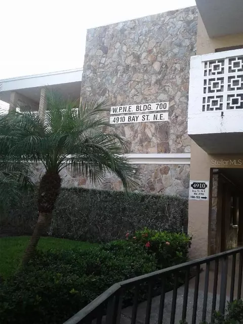 4910 Bay St NE #101, Saint Petersburg, FL 33703