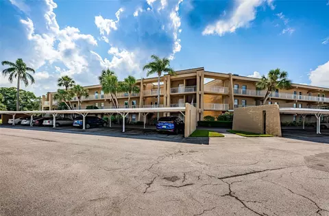 225 Country Club Dr #D339, Largo, FL 33771