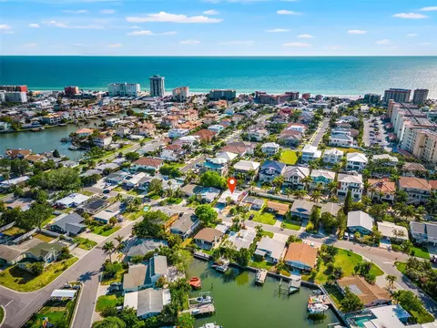 17606 1st St E, Redington Shores, FL 33708