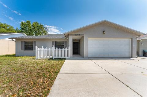 8704 Huntsman Ln, Port Richey, FL 34668