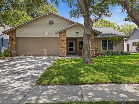 1570 Club Dr, Tarpon Springs, FL 34689