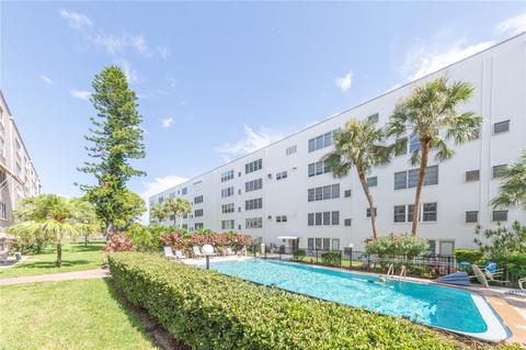 5521 80th St N #402, Saint Petersburg, FL 33709