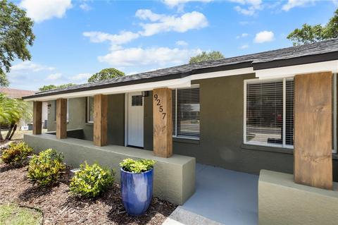 9257 94th St, Seminole, FL 33777