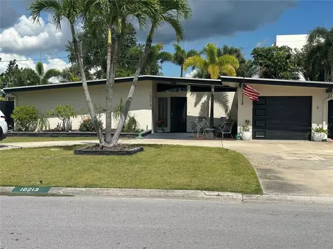 10213 3rd St E, Treasure Island, FL 33706