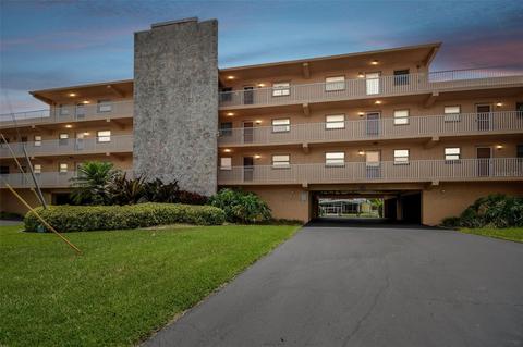 175 116th Ave #104, Treasure Island, FL 33706