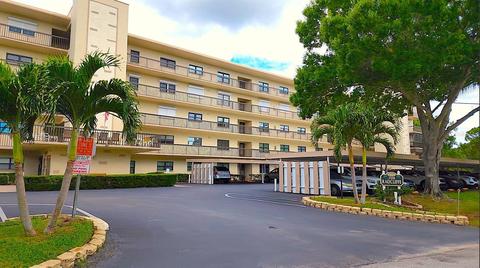 8198 Terrace Garden Dr N #510, Saint Petersburg, FL 33709