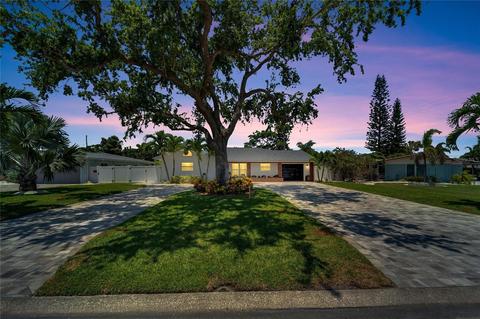 10246 Paradise Blvd, Treasure Island, FL 33706