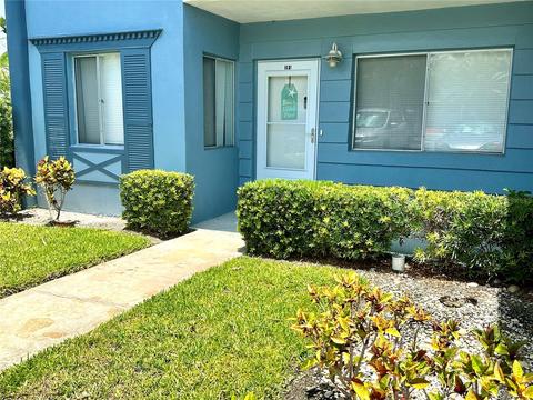 250 126th Ave #101, Treasure Island, FL 33706