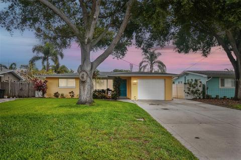 10349 Blossom Lake Dr, Seminole, FL 33772