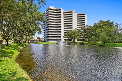 5950 Pelican Bay Plz S #702, Gulfport, FL 33707