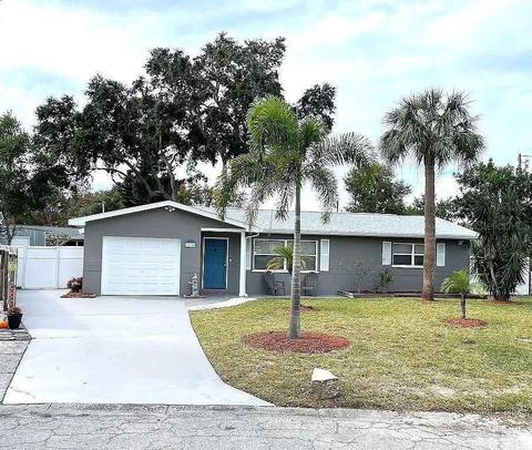 10046 Santiago Ct, Seminole, FL 33776