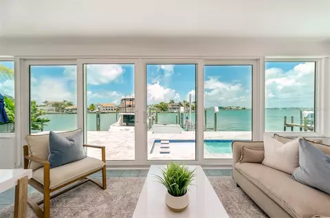 127 Aleta Dr, Belleair Beach, FL 33786
