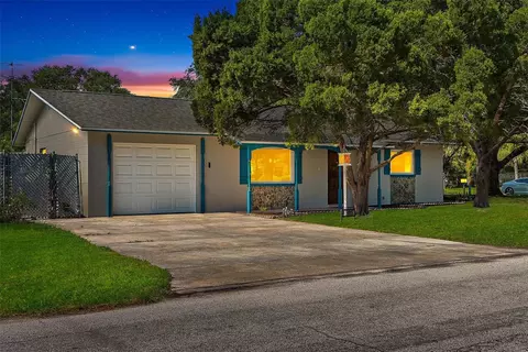 1302 60th St S, Gulfport, FL 33707