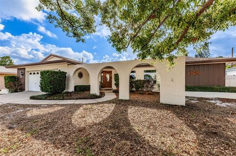 2666 Pinewood Dr, Dunedin, FL 34698