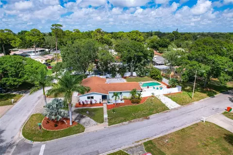 11696 Pinedale Ave, Seminole, FL 33772