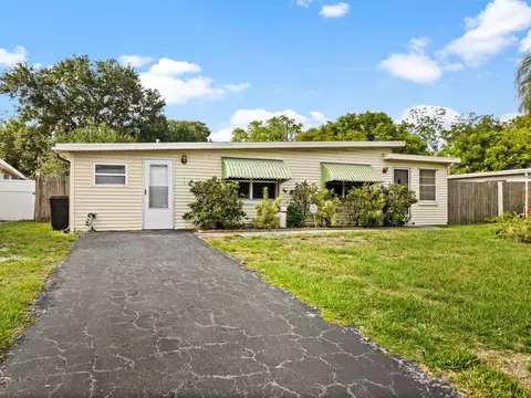 10379 109th Ave, Largo, FL 33773
