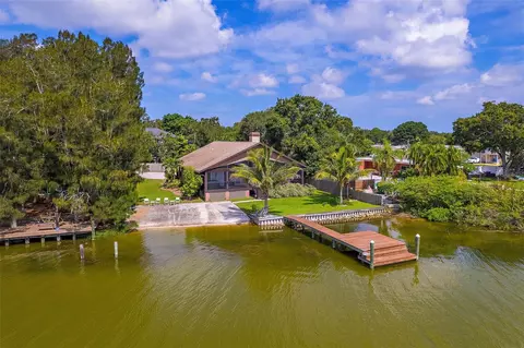 10505 Lake Breeze Dr, Seminole, FL 33772