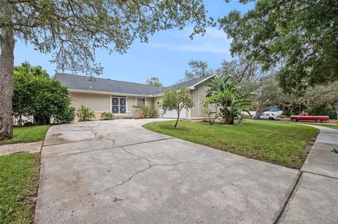 827 Seminole Blvd, Tarpon Springs, FL 34689
