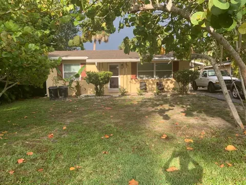 2806 46th St S, Gulfport, FL 33711
