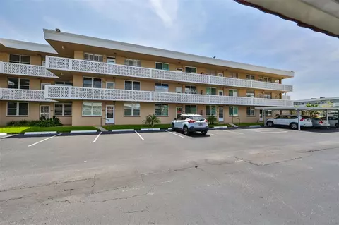 4915 Bay St NE #334, Saint Petersburg, FL 33703