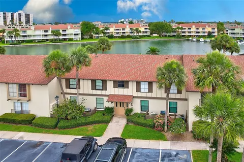 554 Plaza Seville Ct #103, Treasure Island, FL 33706