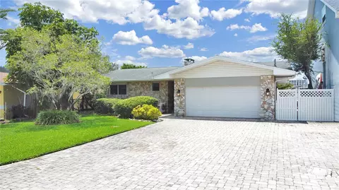 855 180th Ave E, Redington Shores, FL 33708