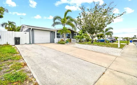 1460 Classic Dr, Holiday, FL 34691