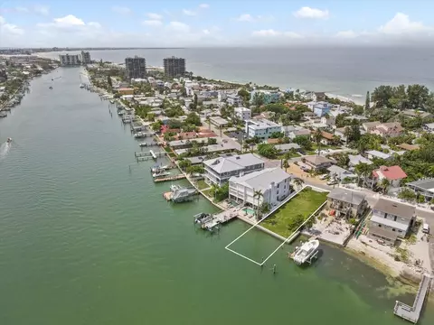 8353 Bayshore Dr, Treasure Island, FL 33706