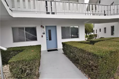 11201 80th Ave #109, Seminole, FL 33772