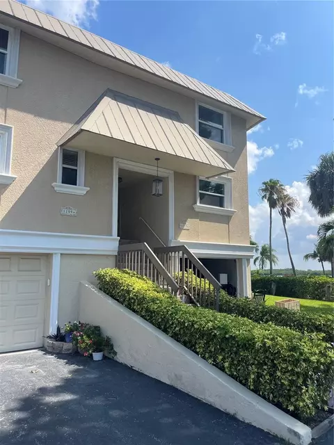 12596 Capri Cir N, Treasure Island, FL 33706