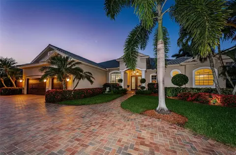 1203 Darlington Oak Cir NE, Saint Petersburg, FL 33703