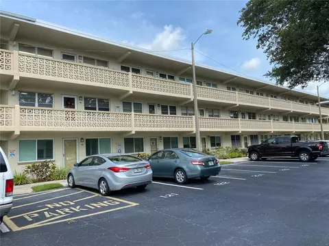 951 79th Ave N #123, Saint Petersburg, FL 33702