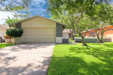 13015 Club Dr, Hudson, FL 34667
