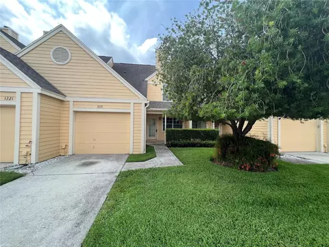 1219 Big Pine Dr, Valrico, FL 33596