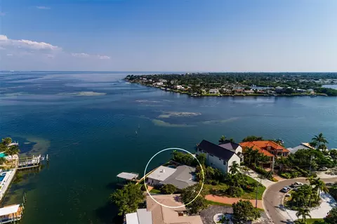 2590 S Shore Dr SE, Saint Petersburg, FL 33705