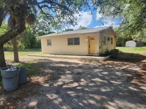 609 E Martin Luther King Jr Ave, Tarpon Springs, FL 34689