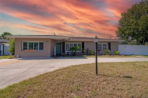 10552 Valencia Rd, Seminole, FL 33772