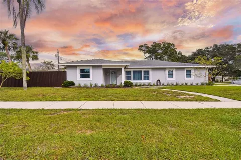 602 Gardenia St, Belleair, FL 33756