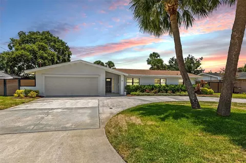 1627 Golf View Dr, Belleair, FL 33756