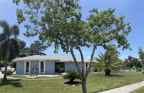 1014 Beaver Dr, Tarpon Springs, FL 34689