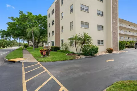 5705 80th St N #301, Saint Petersburg, FL 33709