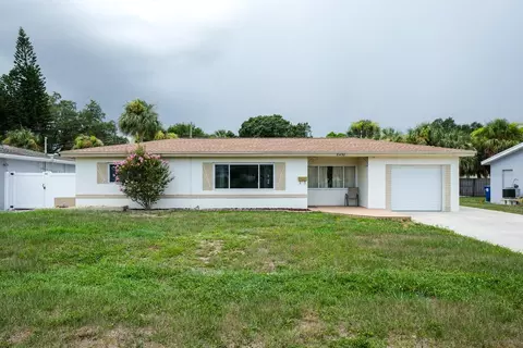 8450 8th St N, Saint Petersburg, FL 33702