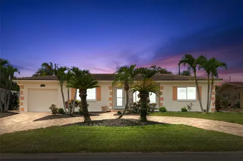 110 24th St, Belleair Beach, FL 33786