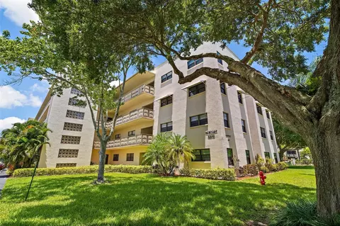 6070 80th St N #103, Saint Petersburg, FL 33709