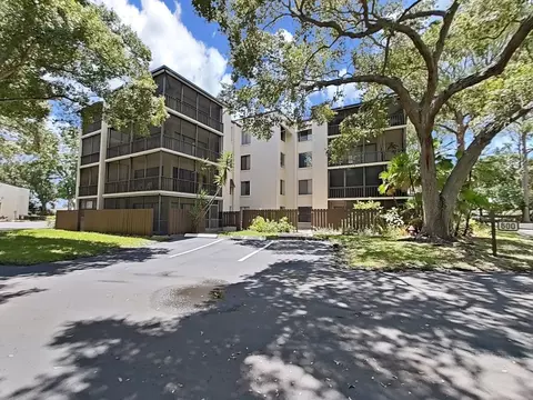 700 Starkey Rd #623, Largo, FL 33771