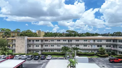 5750 80th St N #D202, Saint Petersburg, FL 33709