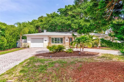 10204 Paradise Blvd, Treasure Island, FL 33706