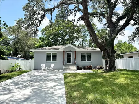 1272 Sedeeva Cir N, Clearwater, FL 33755