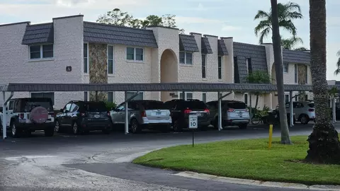 102 Elmwood Cir #102, Seminole, FL 33777