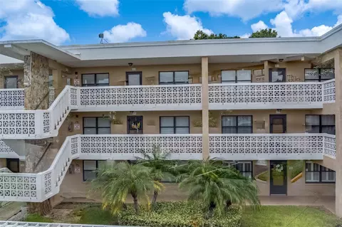 4910 Bay St NE #302, Saint Petersburg, FL 33703